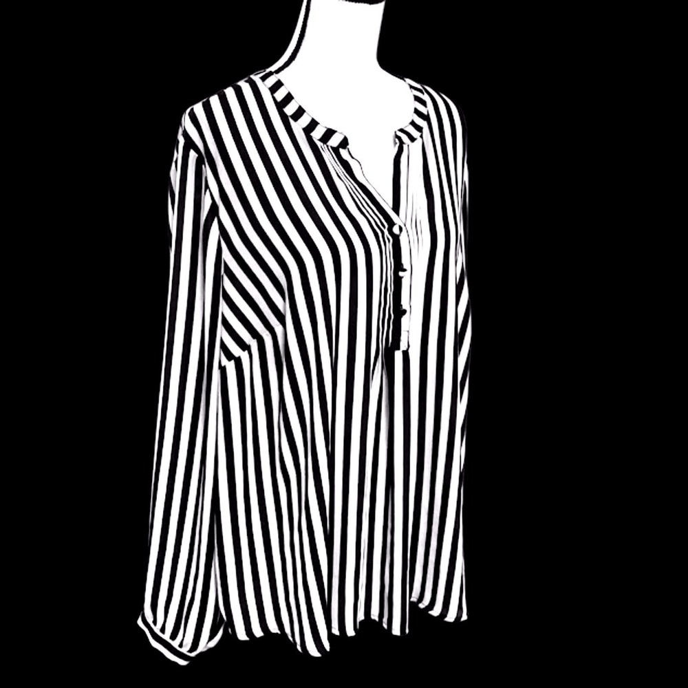 Torrid Black/White Long Sleeve Tunic Blouse in Size 2X